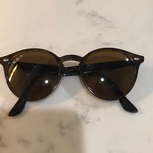 Polarized Ray Bans. Barely worn!